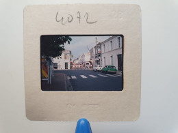 Photo Diapo Diapositive Slide Originale 17 LA TREMBLADE En 09/1984 Renault R5 4L R16 PUB Pingouin VOIR ZOOM - Diapositives