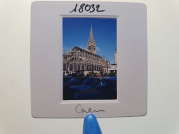 Photo Diapo Diapositive Slide Originale 14 CAEN Le 15/06/2001 Voitures VOIR ZOOM - Diapositives