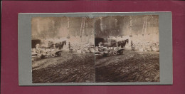 100424 - PHOTO STEREO PAPIER -  Mars 1911 Travaux Cour Michelet - PARIS ? - Maçon Tailleur De Pierre ? - Stereo-Photographie