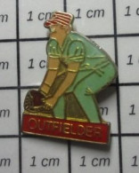 613A Pin's Pins / Beau Et Rare / SPORTS / BASE-BALL JOUEUR OUTFIELDER - Baseball