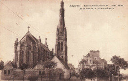 Nantes * La Rue De La Ville En Pierre Et église Notre Dame De Toutes Aides * Quartier - Nantes