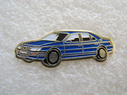 PIN'S    PEUGEOT  605 - Peugeot