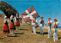 Folklore - Danses - Pays Basque - Groupe Folklorique Chelitztarrak De Biarritz - Fandango Et Drapeau Basque - Voir Scans - Bailes