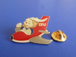 Pin's LTU - Lapin Dans Avion - Pilote - Compagnie Aérienne Allemagne (BB41) - Avions