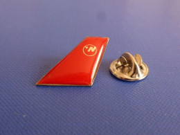 Pin's Northwest Airlines - Dérive - Larg 1.6 Cm à La Base - Compagnie Aérienne Avion (BB56) - Avions