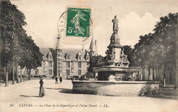 FRANCE - Nevers - Vue Sur La Place De La République Et Palais Ducal - L L - Fontaine - Animé - Carte Postale Ancienne - Nevers