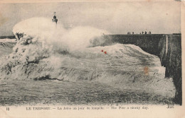 FRANCE - Le Tréport - La Jetée Un Jour De Tempête - Carte Postale Ancienne - Le Treport