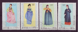 Asie - Corée Du Nord - Costumes - 4 Timbres Différents - 6953 - Korea (Nord-)