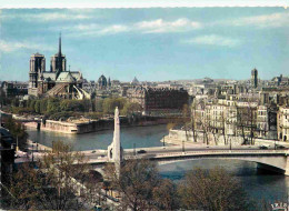 75 - Paris - La Seine Et Ses Bords - Cathédrale Notre Dame - Statue De Sainte-Geneviève - Carte Dentelée - CPSM Grand Fo - La Seine Et Ses Bords