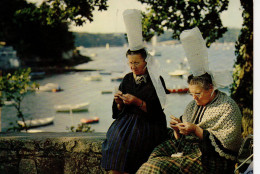 Bigourdenne S Faisant De La Dentelle Sur Le Port Sainte Marine écrite De Bénodet En 1983 ( Coiffe - People