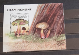 CAMBODIA MUSHROOMS-FUNGI BLOCK MNH - Pilze