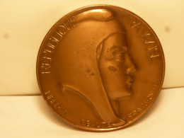 J.Coeffin, Médaille Bronze ,année 1988, Hommage De La Ville Des Andelys, République Française,liberté,égalité,fraternité - Sonstige & Ohne Zuordnung