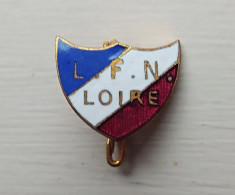 - Epinglette . Insigne . Médaille - Insigne émaillée L F N  LOIRE - Front National - Broche - - Otros & Sin Clasificación