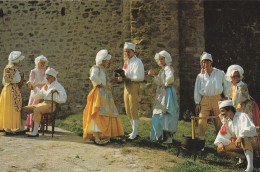 LA  ROCHE  Sur YON -   Cercle Vendéen S I G T   En Attendant La Cuisson De La Fressure    Pas Courante - La Roche Sur Yon