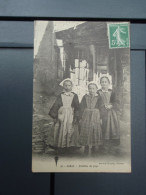 Cpa AURAY Fillettes Du Pays. Timbre Non Oblitéré. 1915 - Auray