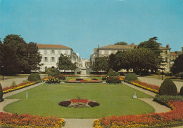 LA ROCHE SUR YON . - Petit Jardin De La Préfecture .CPM RARE - La Roche Sur Yon