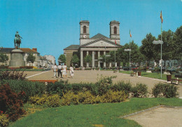 LA  ROCHE  Sur YON -    L Eglise St Louis Et La Statue Napoléon  Pas Courante. - La Roche Sur Yon