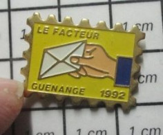 1618A  Pin's Pins / Beau Et Rare : POSTES / EN FORME DE TIMBRE POSTE LE FACTEUR GUENANGE 1992 - Poste