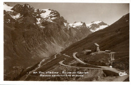 CPSM - VAL D'ISERE - ROUTE DE L'ISERAN - MAISON CANTONNIERE ET LACETS (IMPECCABLE) - Val D'Isere