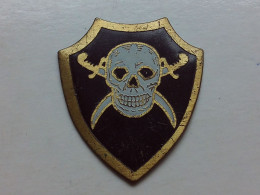 (Militaria - Syrie...) -  Insigne De La Garde Républicaine Syrienne (Tête De Mort Sur 2 Sabres Courbes) ......voir Scans - Autres & Non Classés