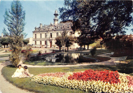 SAINT YRIEIX Le Jardin Public Et L Hotel De Ville 1(scan Recto-verso) MA679 - Saint Yrieix La Perche