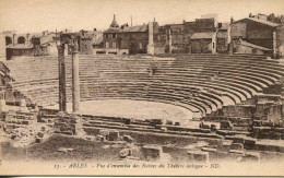 CPA -  ARLES - THEATRE ANTIQUE - VUE D'ENSEMBLE DES RUINES - Arles