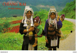 Chiang Rai Thailand Thaïlande Akha Hilltribe Children FEMMES Et ENFANTS Beaux Coctumes Doi Mae Salong VOIR DOS - Tailandia