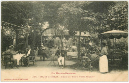 31 SALIES-DU-SALAT. Jardin Du Grand Hôtel Raufast. Poussette Et Voiture Très Anciennes - Salies-du-Salat