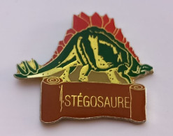 Q328 Pin's Dinosaure Stegosaurus écailles Rouges Achat Immédiat - Animaux