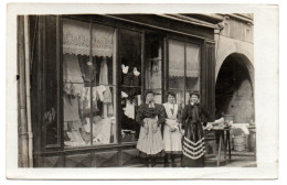 Devanture De Magasin De Tissus Et Dentelles. Carte Photo Animée Non Située - Shops