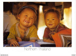 Northern Thailand Thailande Young Hilltribe Jeunes Enfants Gros Plan Photo Jatuporn Rutnin VOIR DOS - Tailandia