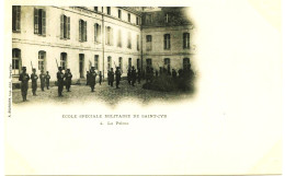 3382 -Yvelines - SAINT - CYR : Ecole Spéciale Militaria En 1900 - LA PELOTE  Dans La Cour D'Austerlitz - OFFICIERS - Régiments