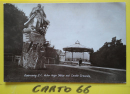 Angleterre Iles Guernsey Victor Hugo Statue And Candie Grounds -Themes Village Kiosque - Guernsey