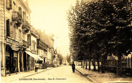 3414 - Hte Savoie -  ANNEMASSE  :  Rue Des Commerces - Machines SINGER à Gauche - Annemasse