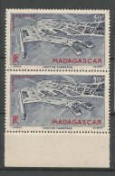 MADAGASCAR PA N° 63 Variétée Point Après MADAGASCAR Tenant à Normal NEUF** SANS CHARNIERE / Hingeless / MNH - Posta Aerea