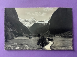 Suisse   CPSM Petit Format  LAUTERBRUNNENTAL     Très Bon état - Lauterbrunnen