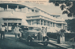 971 - GUADELOUPE - BASSE-TERRE - ENTREE DU PALAIS DU GOUVERNEUR - BELLE VOITURE ANCIENNE COUPE - VOIR ETAT - Basse Terre