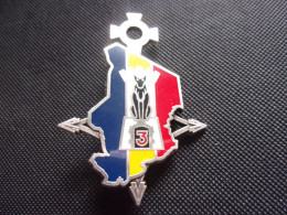 Insigne 3° Escadron Du GE Du 1-11 Cuirassiers - Tchad - Cavalerie - Croix Du Sud - Hueste