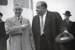 Laurel & Hardy On Queen Elizabeth Ship In 1940s Southampton Postcard - Altri & Non Classificati