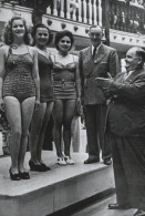Laurel & Hardy At Butlins Skegness Beauty Queen Parade 1940s Photo Postcard - Altri & Non Classificati