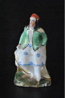 Petite Statuette En Porcelaine XIXè Vieil Andenne Vieux Bruxelles Paris Soldat Orient Fez Oriental Porte Encens Plume - Other & Unclassified