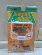 JORDAN VS BIRD LCD TIGER VIDEO GAME RARE VINTAGE NEW AND SEALED - Giocattoli Antichi