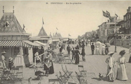 TRPUVILLE Sur Les Planches - Trouville