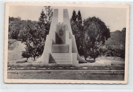Centrafrique - BANGUI - Monument Au Colonel De Roux Et Aux Volontaires Du B.M. 2 - Ed. M. Balard 604 - República Centroafricana