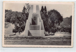 Centrafrique - BANGUI - Monument Au Colonel De Roux Et Aux Volontaires Du B.M. 2 - Ed. M. Balard 604 - Centrafricaine (République)