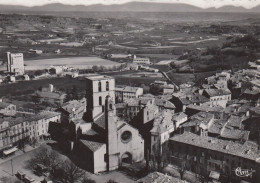 FORCALQUIER (Alpes-de-Haute-Provence): Vue Aérienne Sur L'Eglise, La Place , Les Silos - Forcalquier