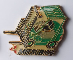 T208 Pin's Chariot élévateur Tracteur Manitou Fenwick MITSUBISHI Achat Immédiat - Transport