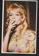 BRIGITTE BARDOT POSTCARD 13 - Berühmt Frauen