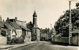 28* CHATEAUNEUF EN THIMERAIS   Monument Aux Morts Et Mairie  (CPSM X14cm)     RL22,2154 - Châteauneuf