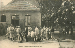 27* BERNAY    Epluchage Des Pommes De Terre  RL22,1952 - Barracks